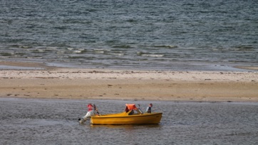 VED STRANDEN - LYSTRUP STRAND, sejlads.JPG